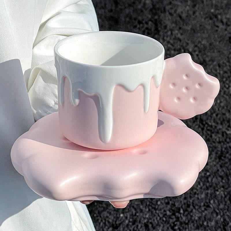 Керамическая кружка, дорогая женская креативная кружка, ниша, дизайн, домашняя чашка для завтрака, кофейная чашка, блюдце, простая
Керамическая кружка, дорогая женская креативная кружка, ниша, дизайн, домашняя чашка для завтрака, кофейная чашка, блюдце, простая