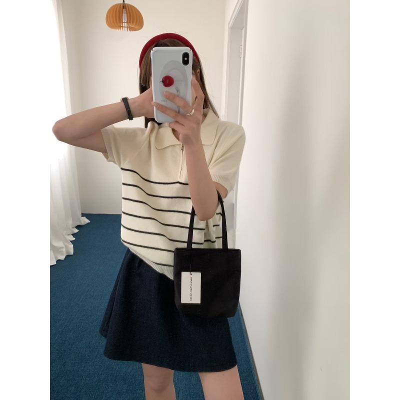 Полосатый трикотажный топ с коротким рукавом весна и лето новый воротник поло половина молнии универсальная свободная и тонкая футболка женская one size fits all
Полосатый трикотажный топ с коротким рукавом весна и лето новый воротник поло половина молнии универсальная свободная и тонкая футболка женская one size fits all