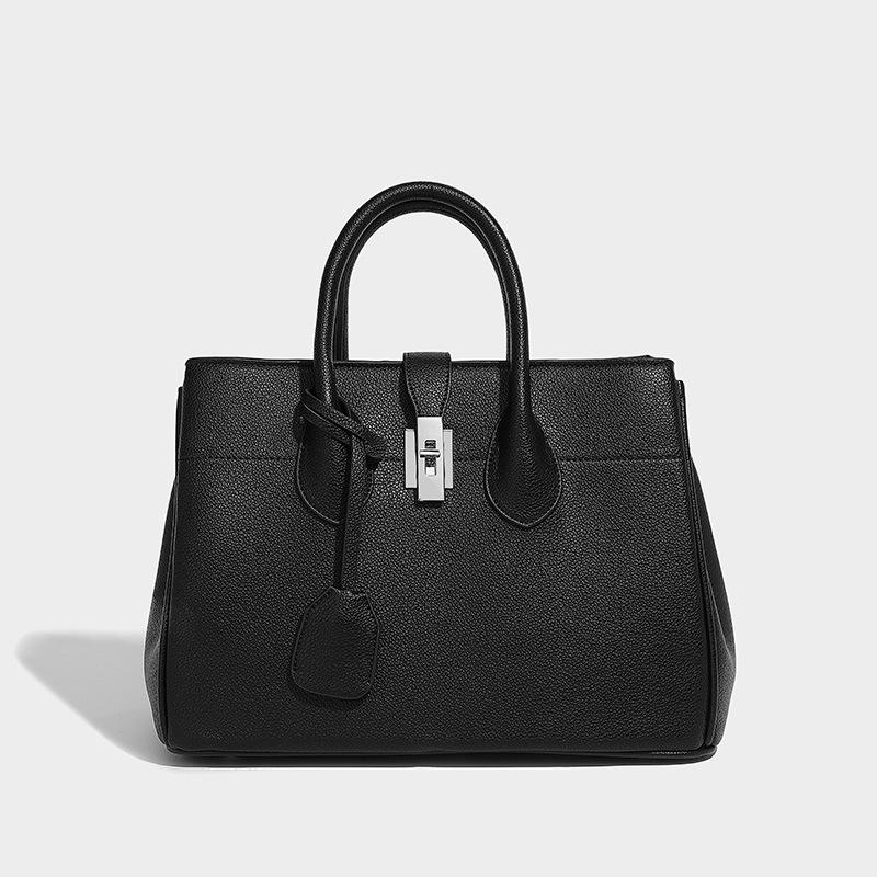 2024 Fall/Winter New Niche Handbag Fashionable Silver Lock Large Capacity High-End Single Shoulder Crossbody Tote Bag чорний
2024 Fall/Winter New Niche Handbag Fashionable Silver Lock Large Capacity High-End Single Shoulder Crossbody Tote Bag чорний