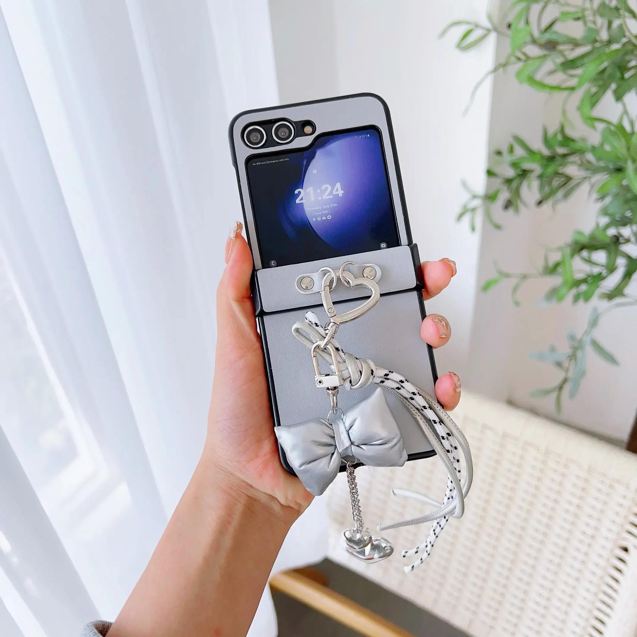 Bowknot Heart Wrist Strap PU Leather Phone Case for Samsung Galaxy Z Flip 6 5 4 3 5G Hinge Protection Shockproof Cover For Samsung Galaxy Z Flip6
Bowknot Heart Wrist Strap PU Leather Phone Case for Samsung Galaxy Z Flip 6 5 4 3 5G Hinge Protection Shockproof Cover For Samsung Galaxy Z Flip6