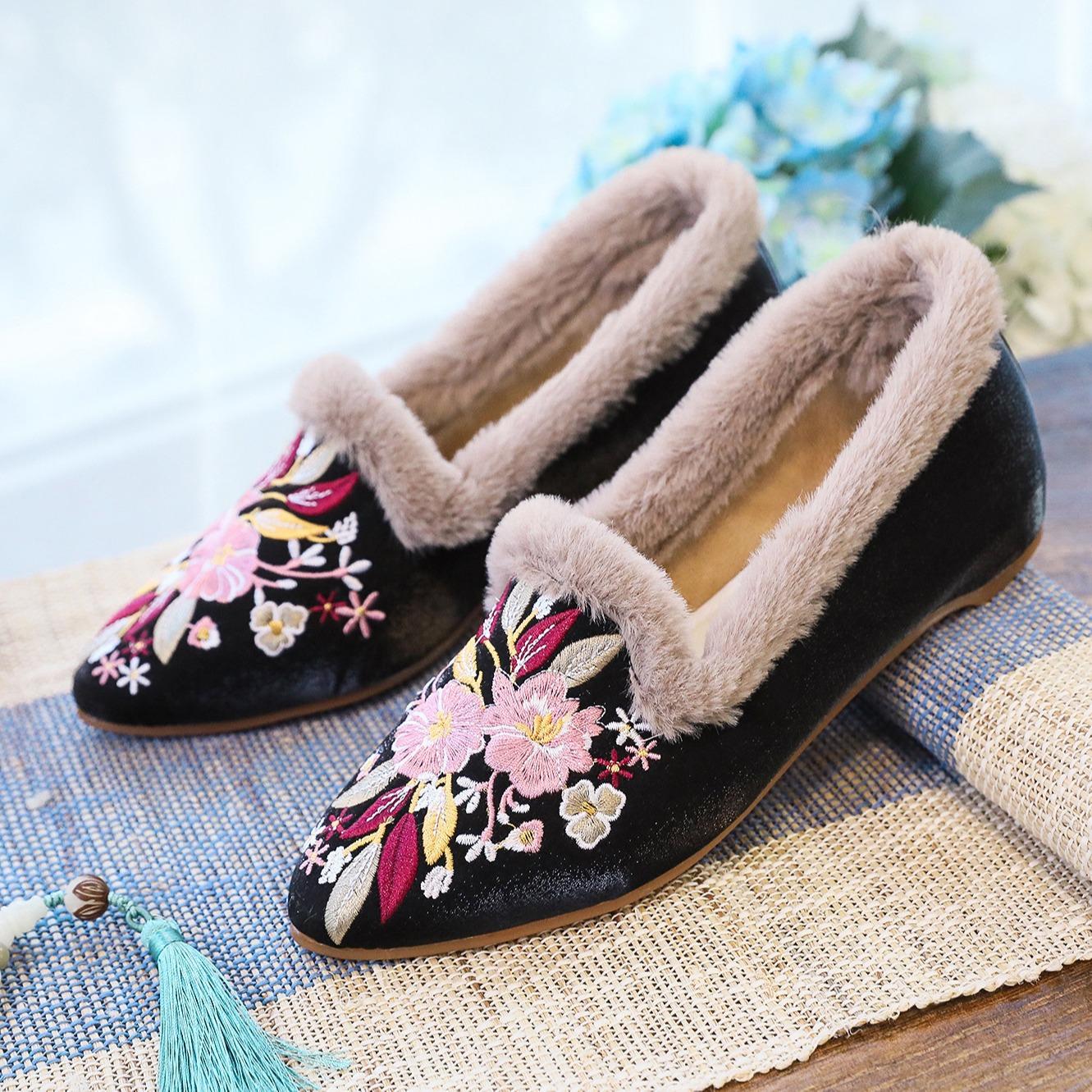 plush burrs pointed shoes, embroidered cloth shoes, fashion warm home shoes, ethnic style women s shoes cotton drag women s cotton shoes 35
plush burrs pointed shoes, embroidered cloth shoes, fashion warm home shoes, ethnic style women s shoes cotton drag women s cotton shoes 35