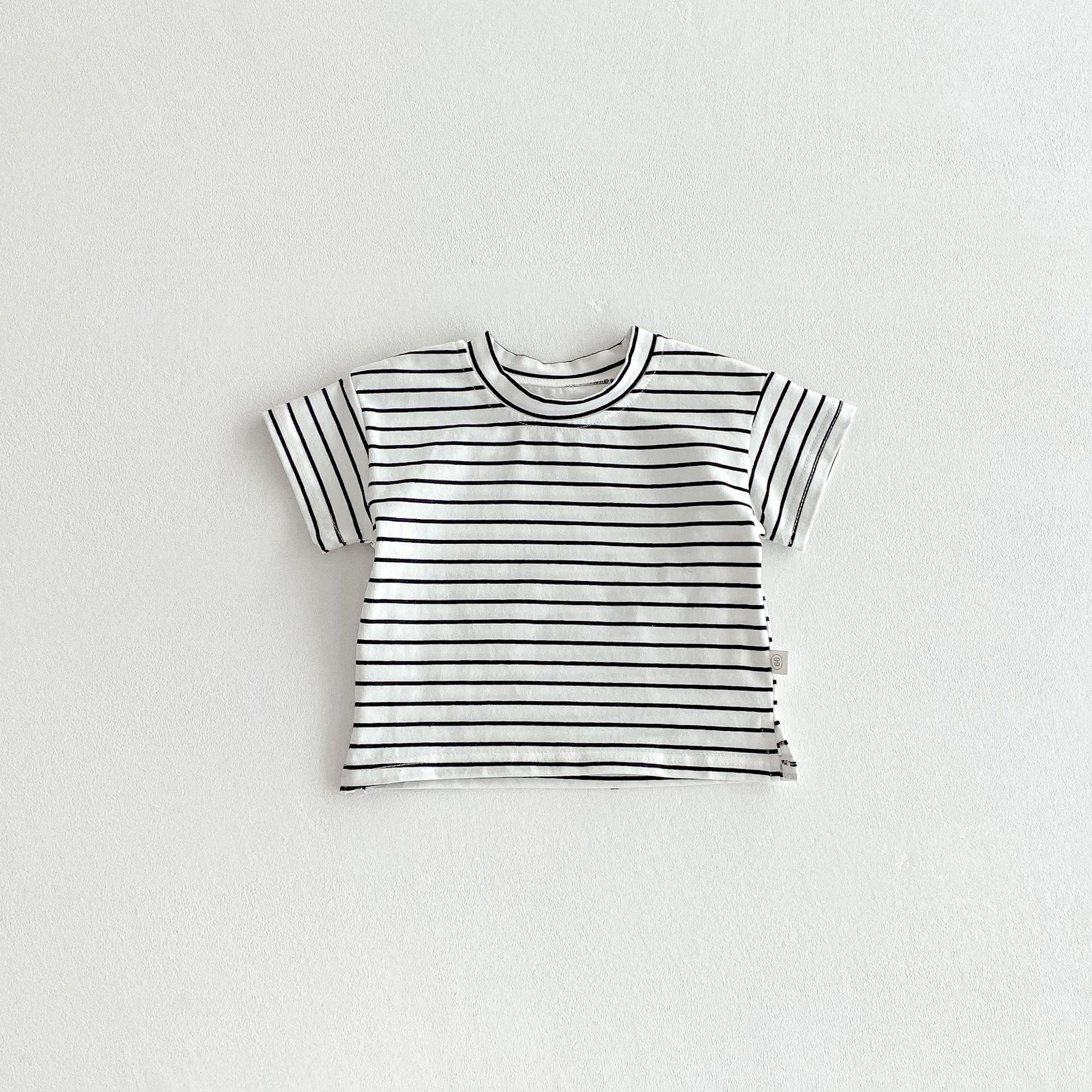 Korean Style Baby Summer Outfit: Ribbed Overalls & Cartoon T-Shirt Set, Baby 2025 Edition. 66 cm
Korean Style Baby Summer Outfit: Ribbed Overalls & Cartoon T-Shirt Set, Baby 2025 Edition. 66 cm