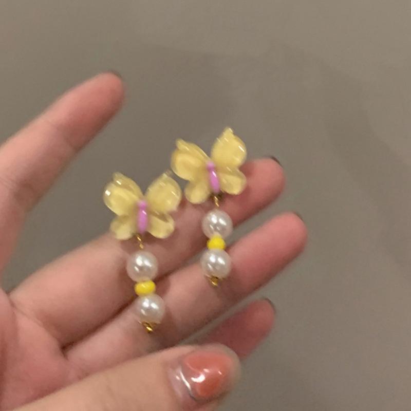 Small fresh butterfly pearl earrings, stud earrings, girl s heart sweet personality earrings, girlfriends with the same jewelry
Small fresh butterfly pearl earrings, stud earrings, girl s heart sweet personality earrings, girlfriends with the same jewelry