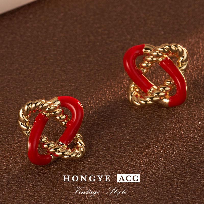 Two-Tone Braided Hollow Earrings: 925 Silver Needle, Light Luxury, Retro Style for Women 18K Gold Plated
Two-Tone Braided Hollow Earrings: 925 Silver Needle, Light Luxury, Retro Style for Women 18K Gold Plated
