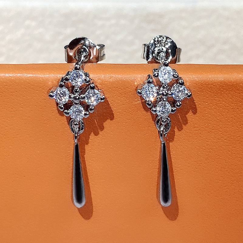 Huitan Aesthetic Lady Drop Earrings Flower Design Fresh Style Party Engagement Inlaid Shiny CZ Fashion Accessories Fancy Jewelry
Huitan Aesthetic Lady Drop Earrings Flower Design Fresh Style Party Engagement Inlaid Shiny CZ Fashion Accessories Fancy Jewelry
