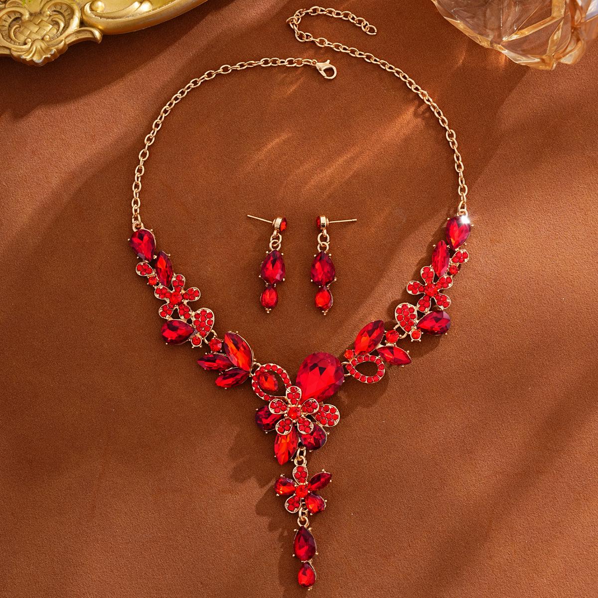 European & American Retro Floral Necklace and Earrings Set with Crystals, Autumn 2025 Collection червоний
European & American Retro Floral Necklace and Earrings Set with Crystals, Autumn 2025 Collection червоний