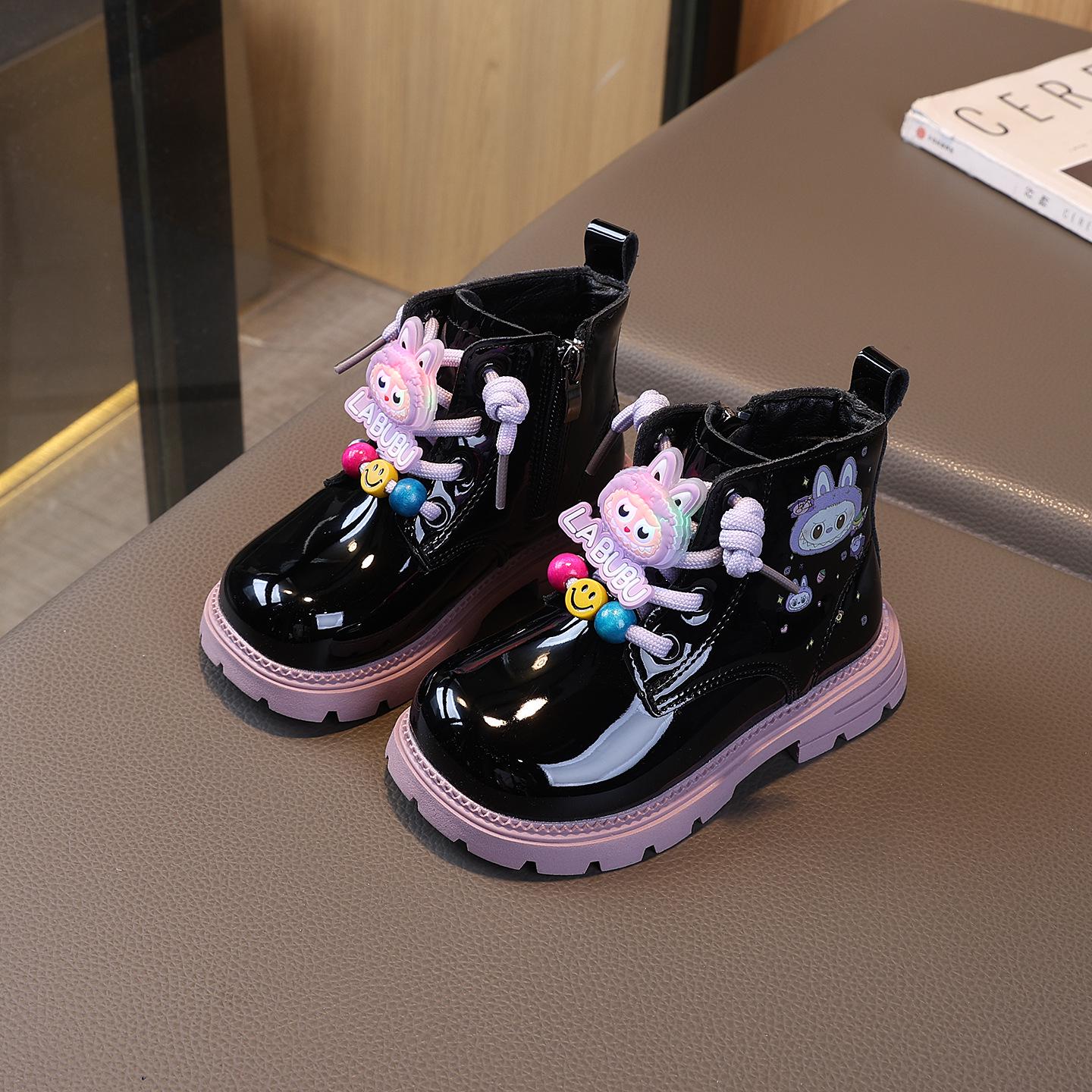 Дівчачі світлові Dr. Чоботи Martens - Осінь 2025 Новий Стиль, М яка Підошва, Дитячі Короткі Чоботи Принцеса для Середнього та Старшого Віку. Size 27, Inner Length 16.3 CM
Дівчачі світлові Dr. Чоботи Martens - Осінь 2025 Новий Стиль, М яка Підошва, Дитячі Короткі Чоботи Принцеса для Середнього та Старшого Віку. Size 27, Inner Length 16.3 CM