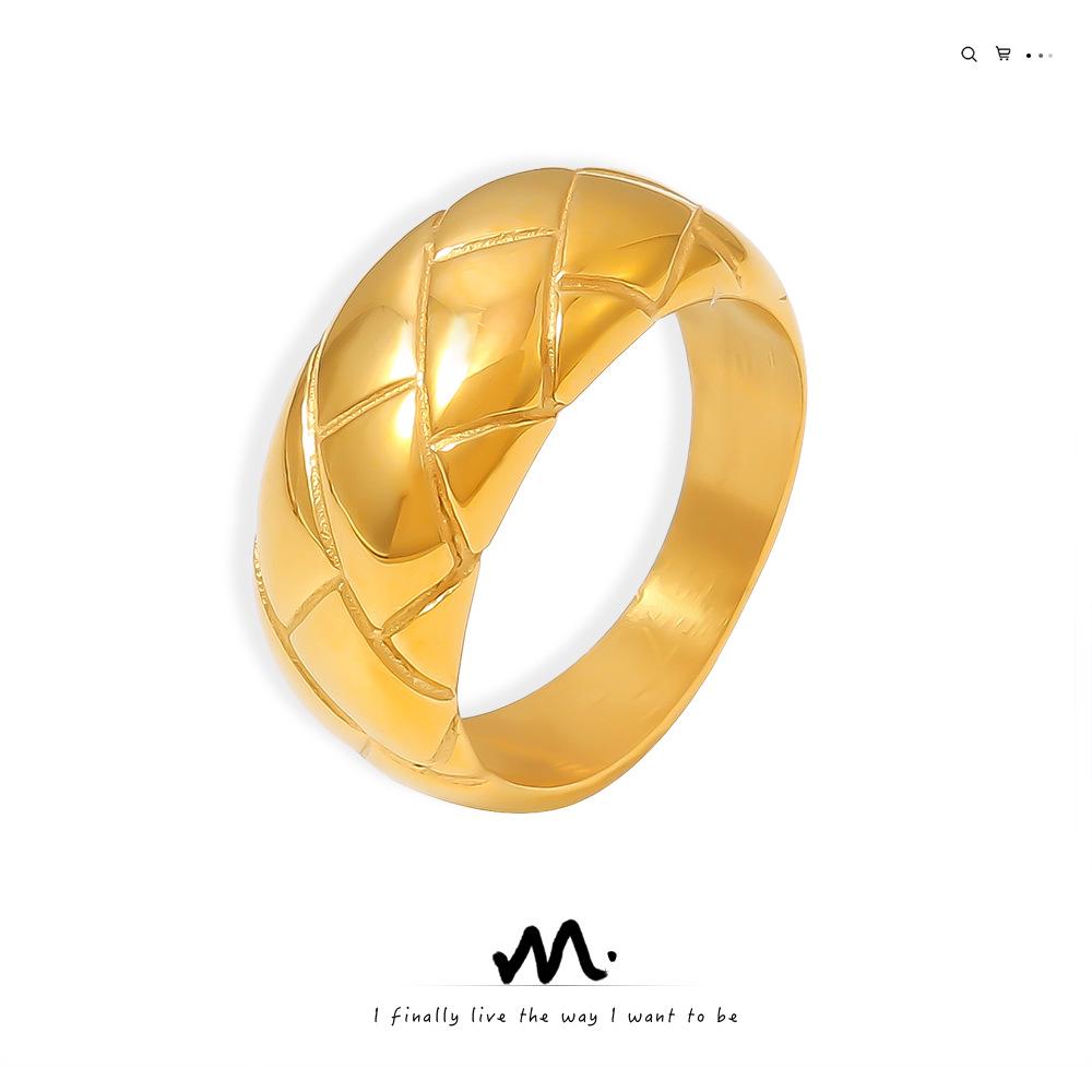 European & American Diamond Pattern Smooth Ring - Retro Design, 18K Gold Plated Titanium Steel Couple Ring. Size 8
European & American Diamond Pattern Smooth Ring - Retro Design, 18K Gold Plated Titanium Steel Couple Ring. Size 8