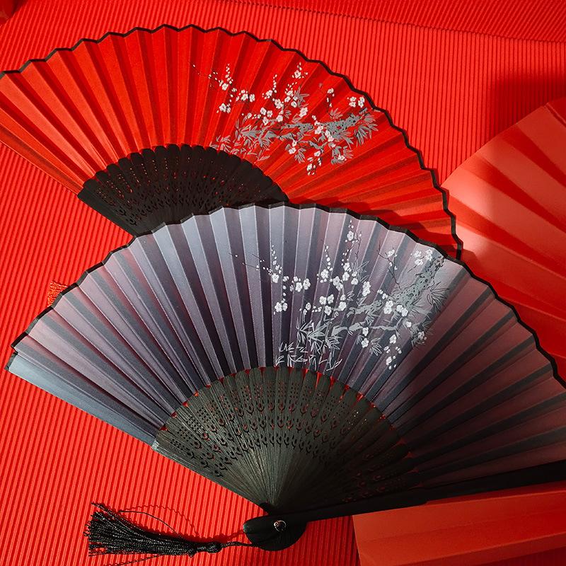Handmade Summer student fan Lightweight Portable Traditional design Classical dress Exquisite Dance fan for Costume parties
Handmade Summer student fan Lightweight Portable Traditional design Classical dress Exquisite Dance fan for Costume parties