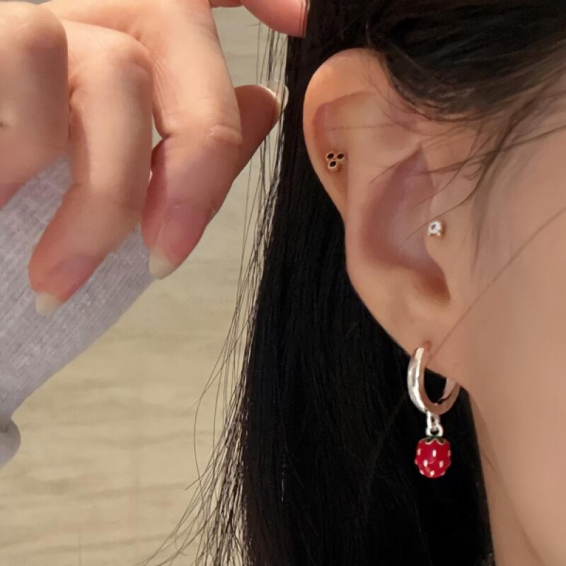 Women s Accessories 925 Silver Strawberry One-Touch Earrings
Women s Accessories 925 Silver Strawberry One-Touch Earrings