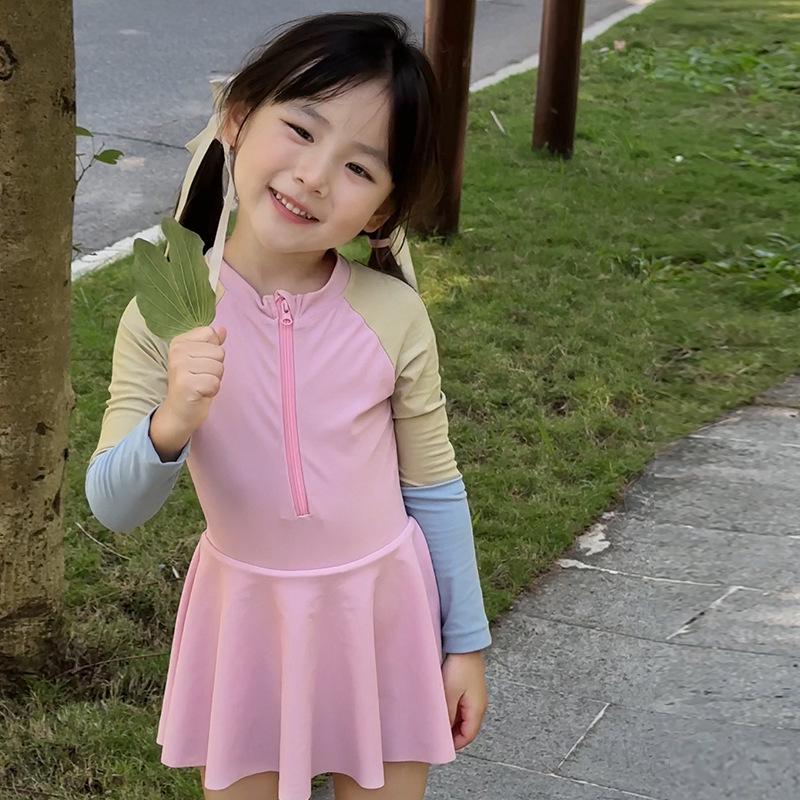 Korean Style Two-Tone Spliced Girls Quick-Dry Swimsuit - Fashionable and Cute 90 cm розовый
Korean Style Two-Tone Spliced Girls Quick-Dry Swimsuit - Fashionable and Cute 90 cm розовый