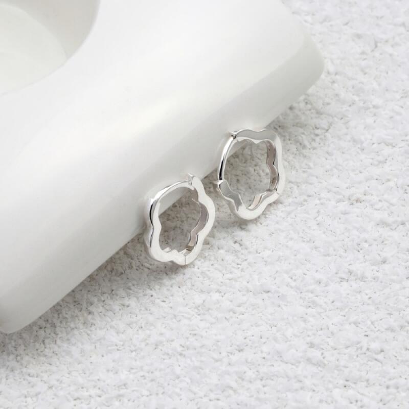 Women s Accessory Hoop Earrings Flower Shape Simple One-Touch
Women s Accessory Hoop Earrings Flower Shape Simple One-Touch