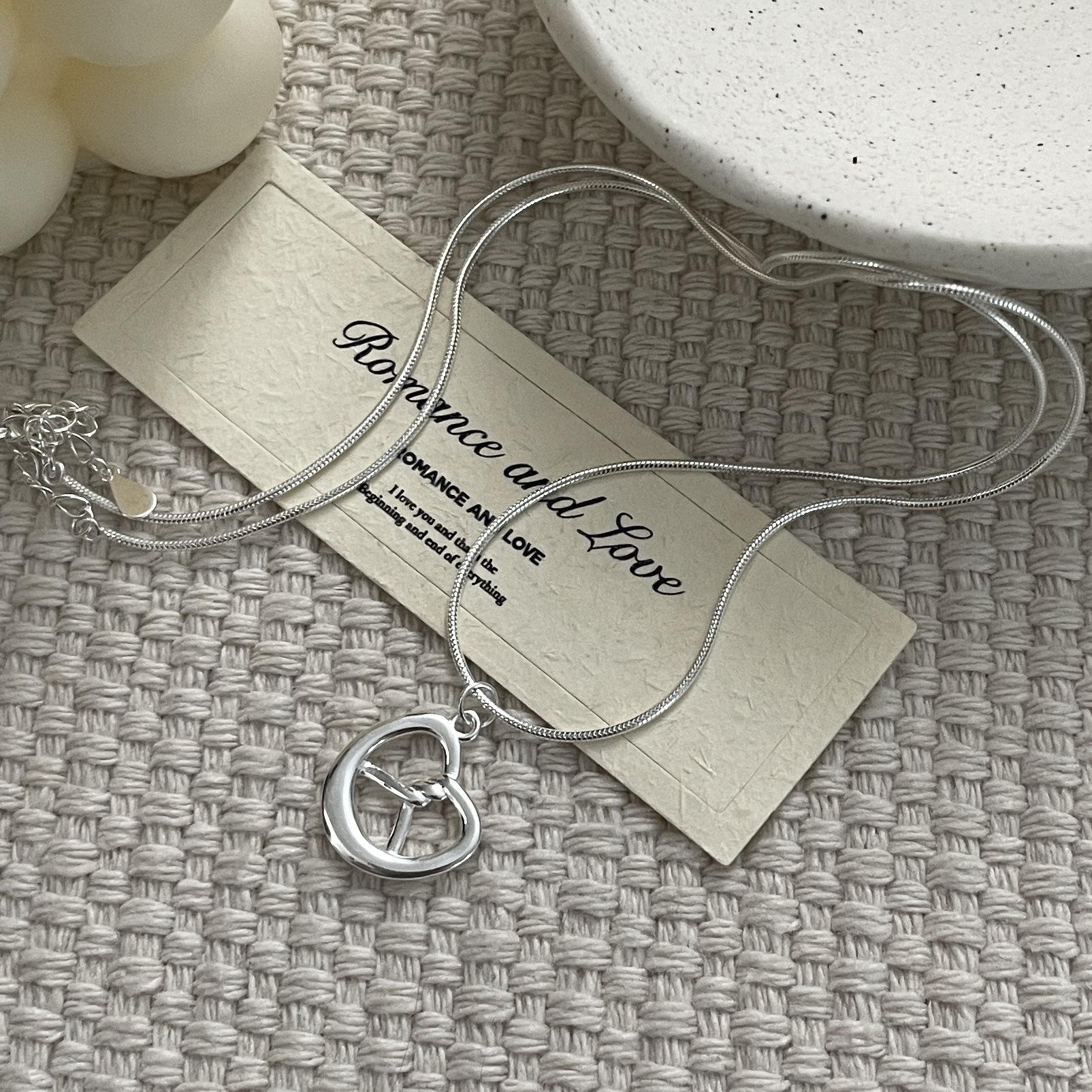 Korean version S925 sterling silver alkaline water knot necklace female niche design sense ins wind love line sense collarbone chain 925 sterling silver
Korean version S925 sterling silver alkaline water knot necklace female niche design sense ins wind love line sense collarbone chain 925 sterling silver