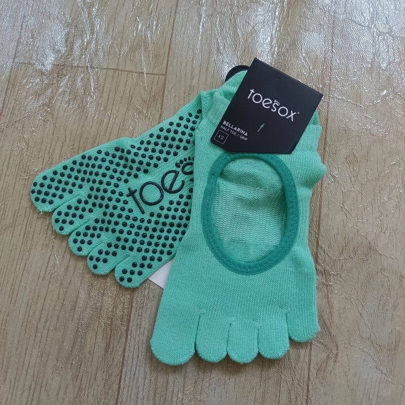 Носки для пилатеса и йоги Toesox, впитывающие пот хлопковые носки с пальцами, носки для йоги, профессиональные нескользящие износостойкие колготки для упражнений и танцев 16 S code
Носки для пилатеса и йоги Toesox, впитывающие пот хлопковые носки с пальцами, носки для йоги, профессиональные нескользящие износостойкие колготки для упражнений и танцев 16 S code