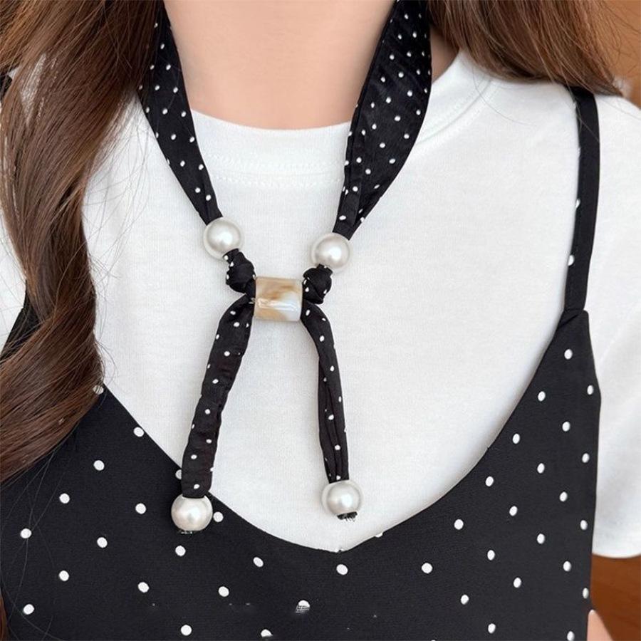 Fashion Black White Polka Dot Scarf Necklace for Women Boho Imitation Pearl Adjustable Neck Chain Hawaiian Jewelry Accessories
Fashion Black White Polka Dot Scarf Necklace for Women Boho Imitation Pearl Adjustable Neck Chain Hawaiian Jewelry Accessories