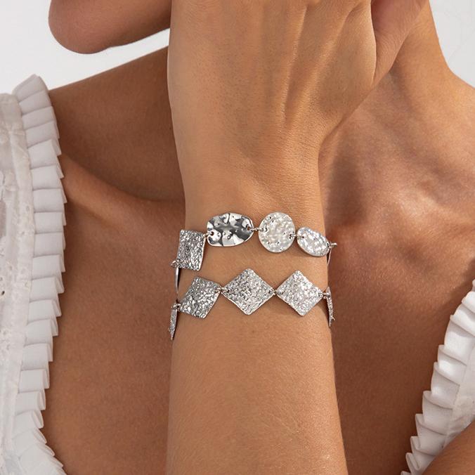 Unique Geometry Pucker Bracelet for Women Double-layer Metal Rectangle Chain Punk Bracelet Adjustable Hand Zircon Accessories
Unique Geometry Pucker Bracelet for Women Double-layer Metal Rectangle Chain Punk Bracelet Adjustable Hand Zircon Accessories