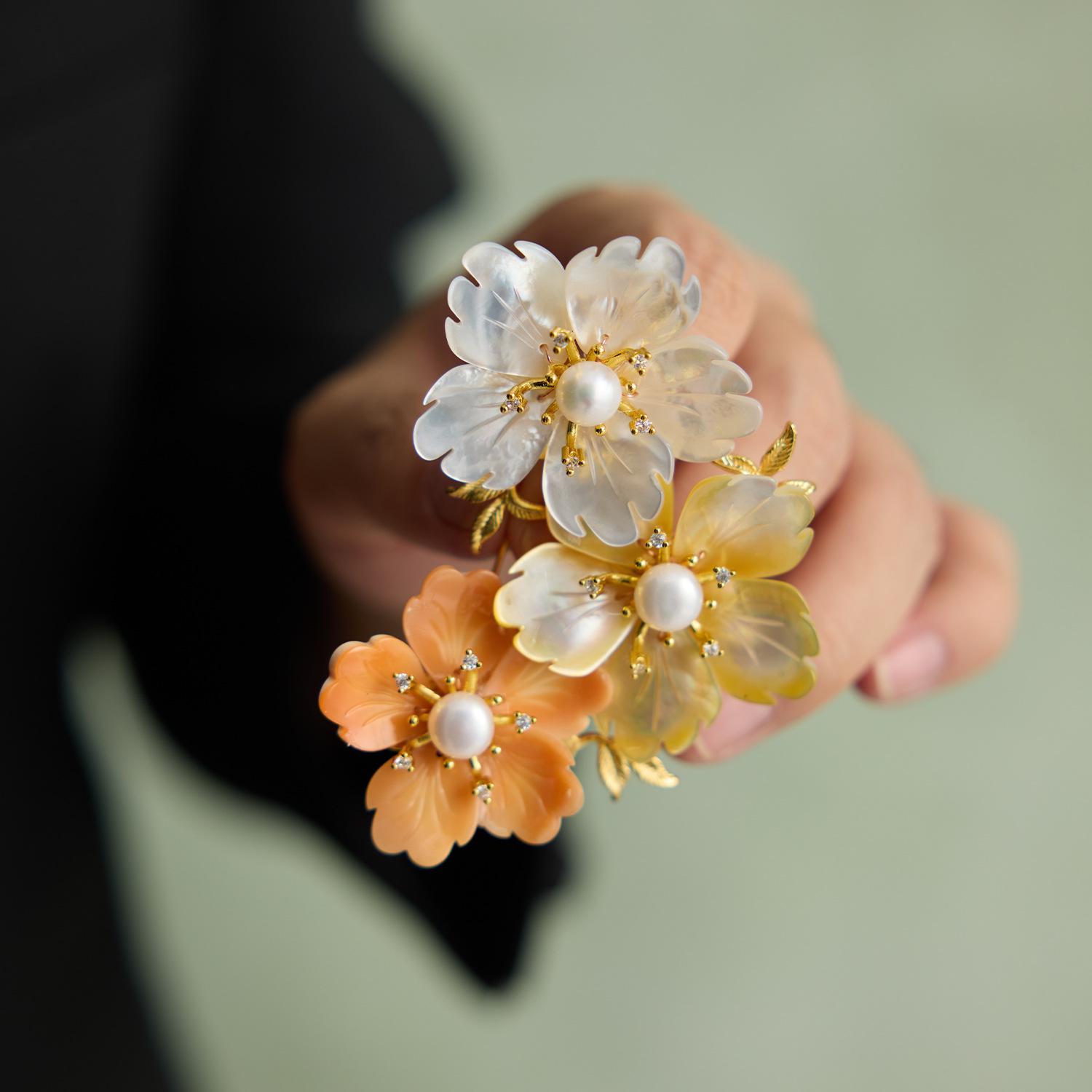 Plum Blossom Cluster Mother-of-Pearl Flower Brooch: Classic, Stylish Pearl Design Women s Corsage.
Plum Blossom Cluster Mother-of-Pearl Flower Brooch: Classic, Stylish Pearl Design Women s Corsage.