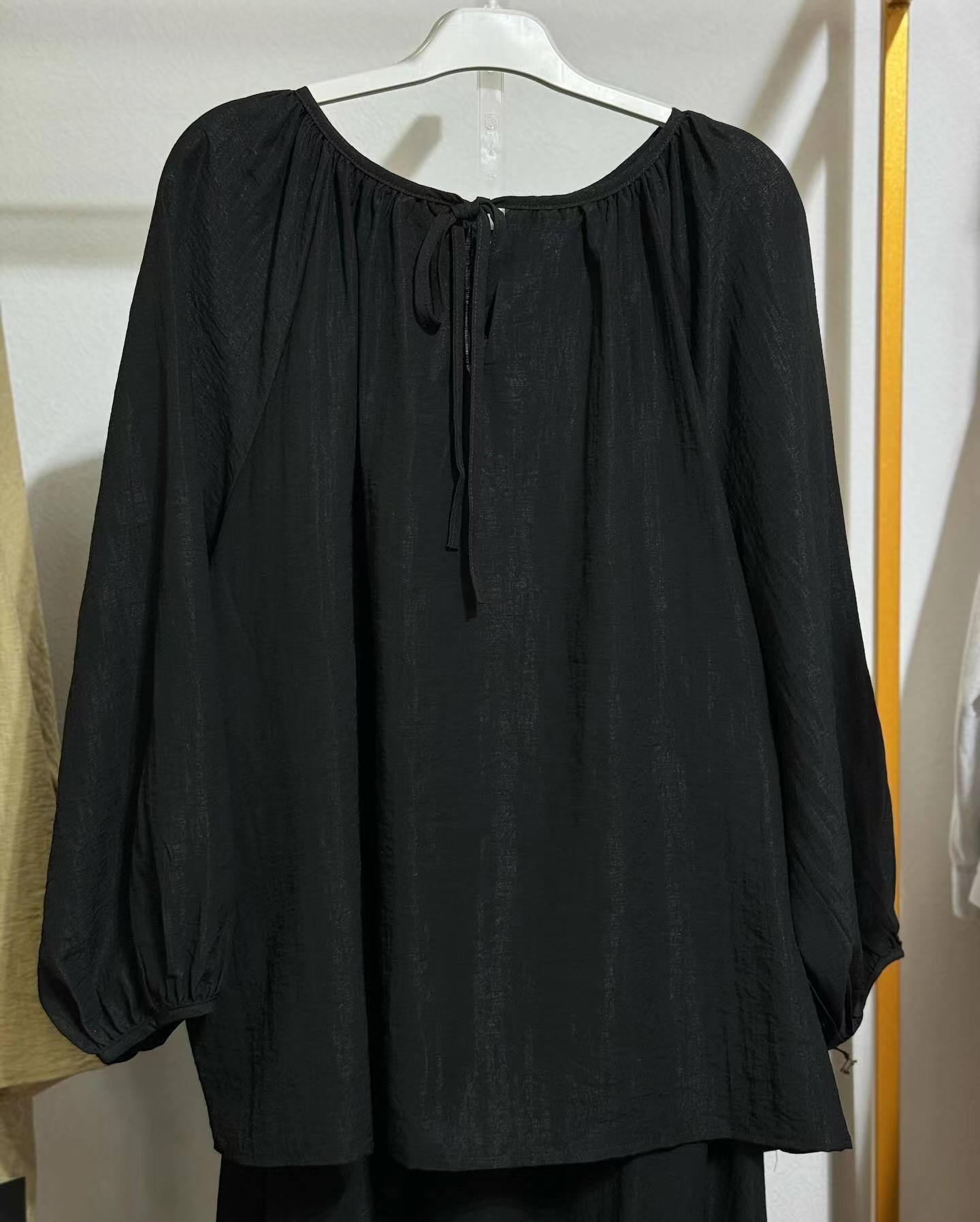 Женский весенний комплект 2024 года: свободный топ с пышными рукавами и юбка-полусолнце с большим подолом Small чёрный
Женский весенний комплект 2024 года: свободный топ с пышными рукавами и юбка-полусолнце с большим подолом Small чёрный