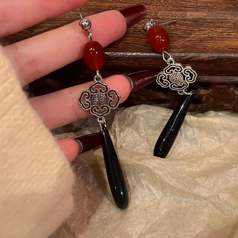 Silver Needle New Chinese Water Drop Chinese Knot Tassel Earrings Retro Guochao Earrings Personality Trend Fashion Earrings
Silver Needle New Chinese Water Drop Chinese Knot Tassel Earrings Retro Guochao Earrings Personality Trend Fashion Earrings