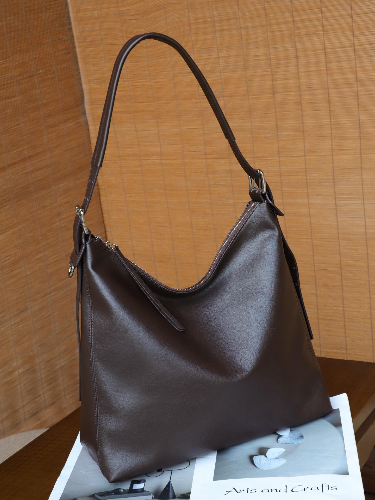 Retro First-Layer Cowhide Underarm Bag For Women, Autumn And Winter Genuine Leather Underarm Bag, High-End Tote Bag For Women коричневый
Retro First-Layer Cowhide Underarm Bag For Women, Autumn And Winter Genuine Leather Underarm Bag, High-End Tote Bag For Women коричневый