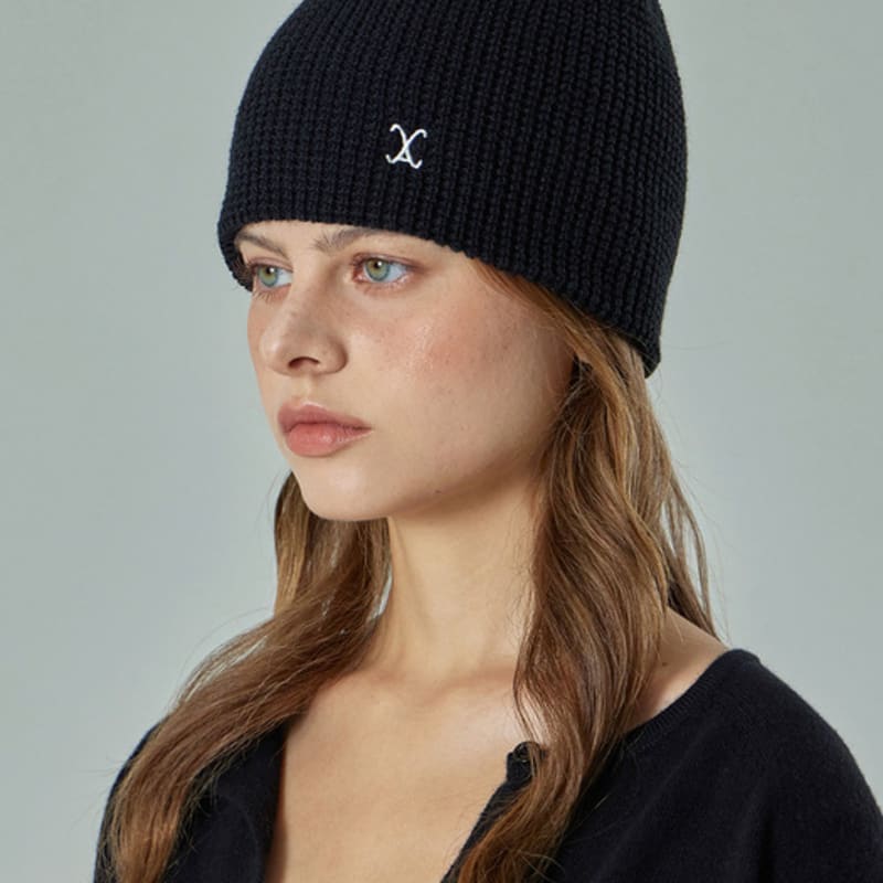 Шапка бини VARZAR VA с изогнутым логотипом вафельной вязки черная FREE
Шапка бини VARZAR VA с изогнутым логотипом вафельной вязки черная FREE