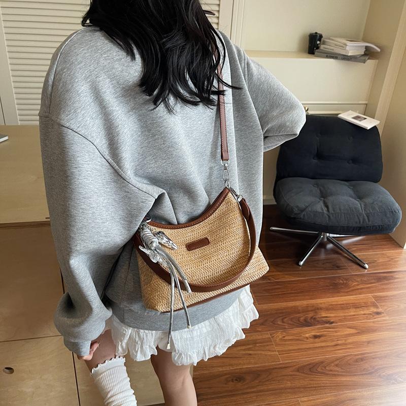 Straw bag women s 2025 summer new trendy seaside vacation beach woven shoulder messenger bag commuter tote bag no pendant
Straw bag women s 2025 summer new trendy seaside vacation beach woven shoulder messenger bag commuter tote bag no pendant