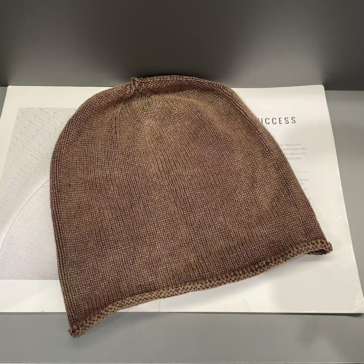 Большая голова и куча шапок для женщин осенью и зимой, теплая и защищающая от холода шапка баотоу, открывающая лицо, с маленьким загнутым краем, корейская холодная шапка M(56-58cm)
Большая голова и куча шапок для женщин осенью и зимой, теплая и защищающая от холода шапка баотоу, открывающая лицо, с маленьким загнутым краем, корейская холодная шапка M(56-58cm)