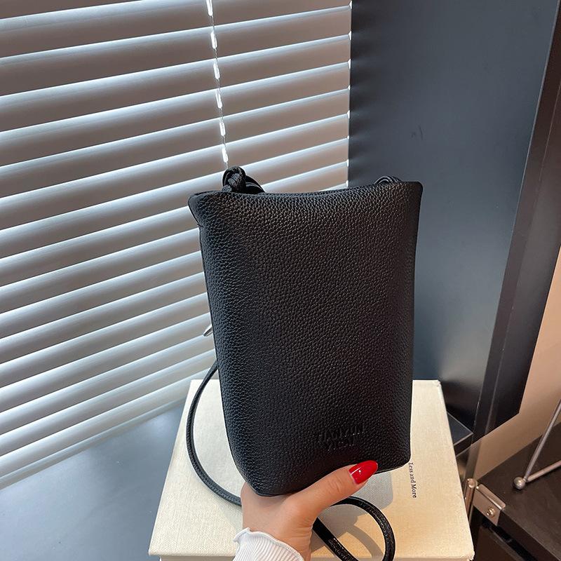 Small bag versatile clean surface casual shoulder bag mini soft bucket lightweight mobile phone messenger bag чорний
Small bag versatile clean surface casual shoulder bag mini soft bucket lightweight mobile phone messenger bag чорний