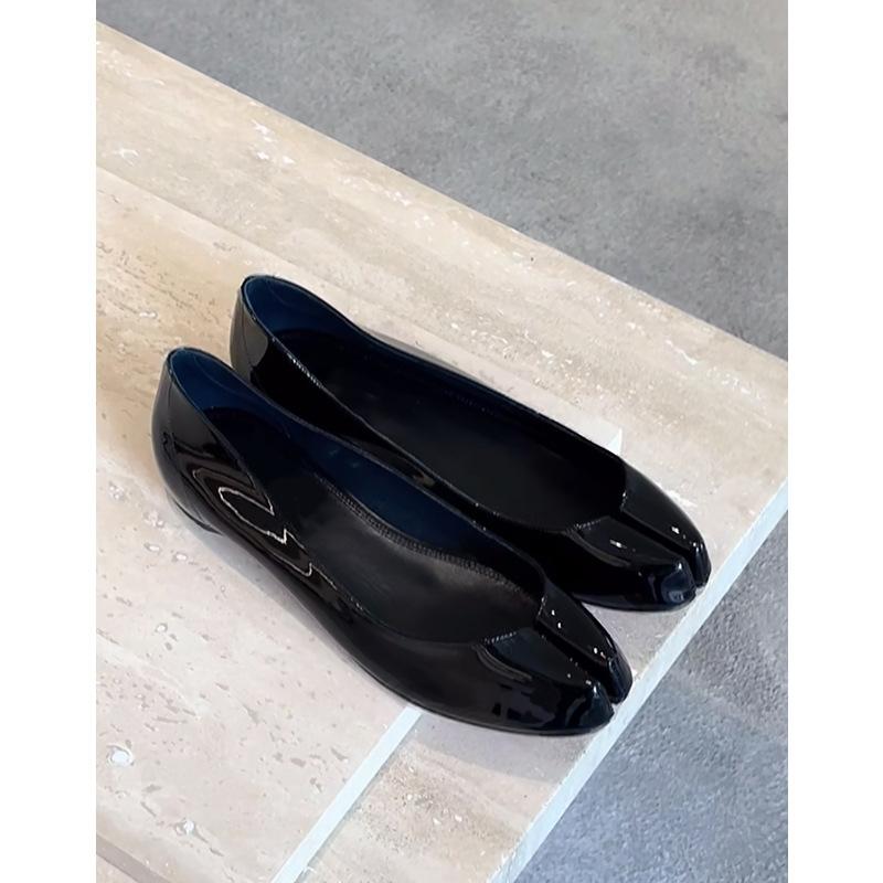 Sheepskin version~ Genuine leather retro flat-bottomed split-toed shoes women s new pig s trotters, horseshoes, shallow mouth, one pedal, ballet shoes 35
Sheepskin version~ Genuine leather retro flat-bottomed split-toed shoes women s new pig s trotters, horseshoes, shallow mouth, one pedal, ballet shoes 35