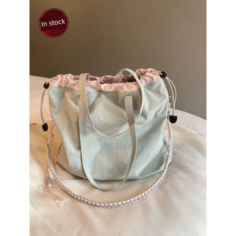 South Style Chio2nd Ice Cream Tote Bag Women s Niche Style Contrast Color Large Capacity Casual and Lightweight Shoulder Messenger Bag
South Style Chio2nd Ice Cream Tote Bag Women s Niche Style Contrast Color Large Capacity Casual and Lightweight Shoulder Messenger Bag