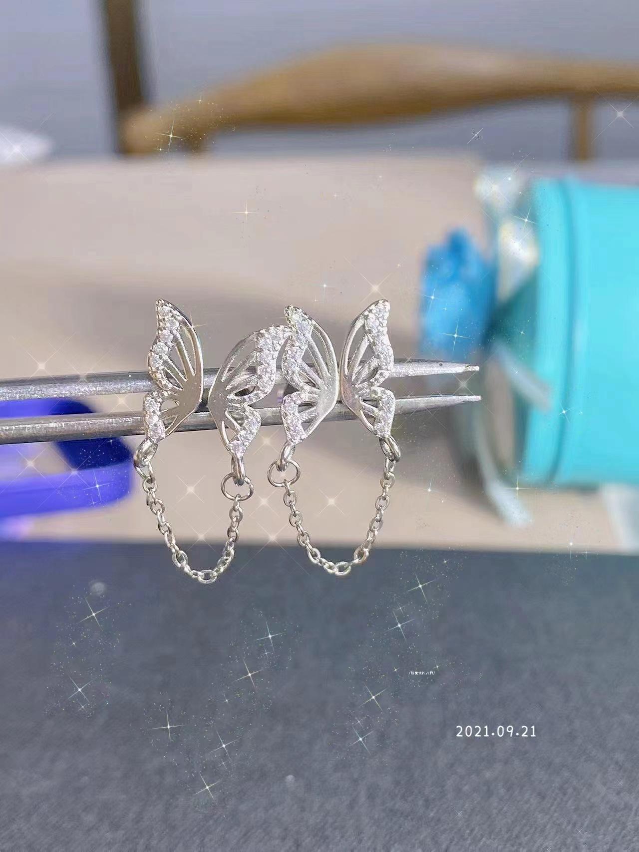 Cold chain wing stud earrings new high-end earrings design sense
Cold chain wing stud earrings new high-end earrings design sense