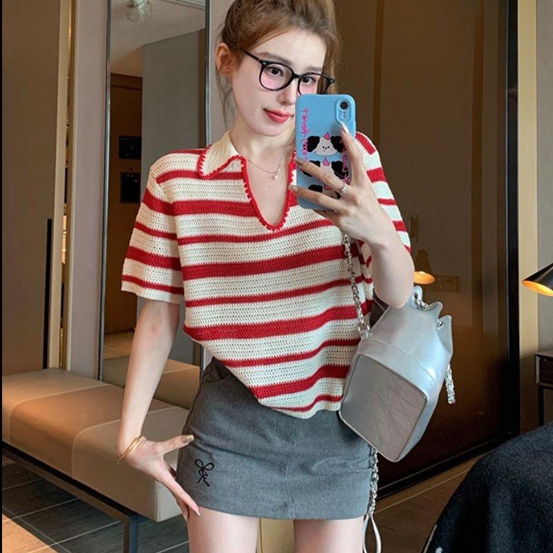 Striped Knitted Short-sleeved T-shirt for Women, New Summer Style, Petite Size, Polo Collar, Front Button Closure, Versatile Top. One size червоний/абрикосовий
Striped Knitted Short-sleeved T-shirt for Women, New Summer Style, Petite Size, Polo Collar, Front Button Closure, Versatile Top. One size червоний/абрикосовий