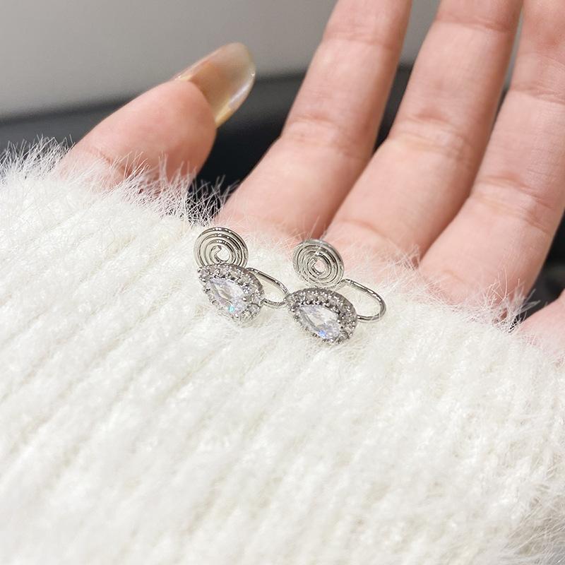 Zircon water drop earclips fashionable simple light luxury earrings women s niche unique cold wind temperament earrings
Zircon water drop earclips fashionable simple light luxury earrings women s niche unique cold wind temperament earrings