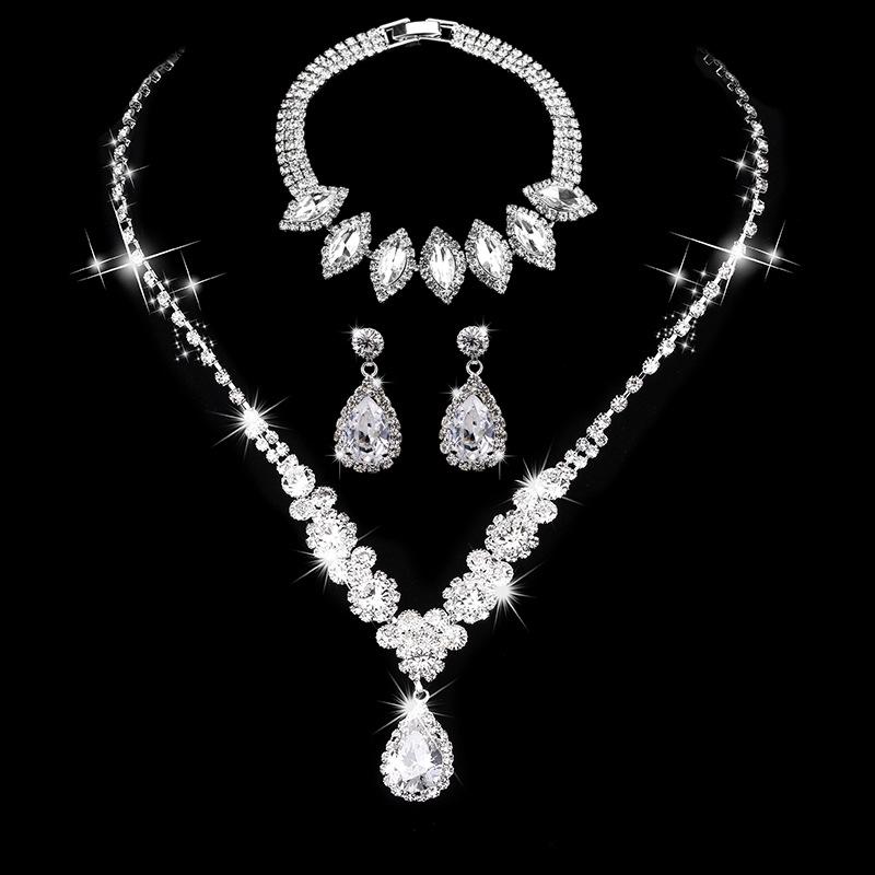Three-Piece Rhinestone Zircon Bridal Jewelry Set: Tear Drop Necklace, Earrings & Bracelet
Three-Piece Rhinestone Zircon Bridal Jewelry Set: Tear Drop Necklace, Earrings & Bracelet