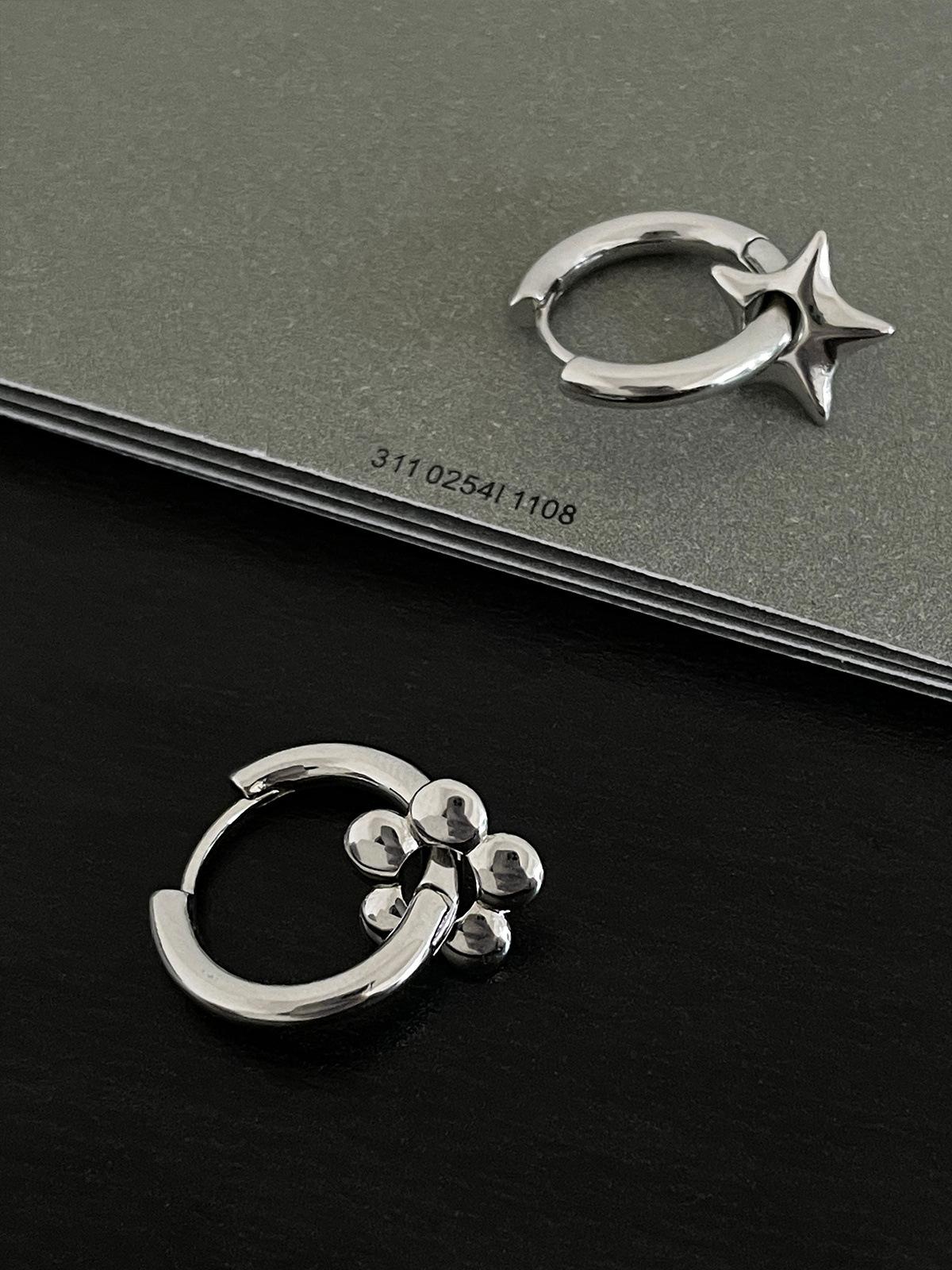 Серьги-иглочки в форме цветка из серебра 925 пробы, изысканные серьги Niche Cold Star Ear Bone Nails Niche Premium Autumn and Winter 925 silver needle
Серьги-иглочки в форме цветка из серебра 925 пробы, изысканные серьги Niche Cold Star Ear Bone Nails Niche Premium Autumn and Winter 925 silver needle