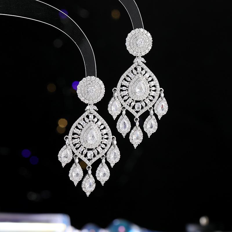 Серьги-кисточки из циркония Heavy Industry Light Luxury Color Long Water Drop Bohemian Earrings Bridal Earrings
Серьги-кисточки из циркония Heavy Industry Light Luxury Color Long Water Drop Bohemian Earrings Bridal Earrings