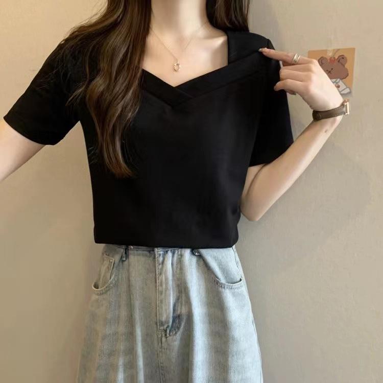 Design sense V-neck exposed collarbone short-sleeved T-shirt women s summer new thin solid color versatile student niche top XXL чорний
Design sense V-neck exposed collarbone short-sleeved T-shirt women s summer new thin solid color versatile student niche top XXL чорний