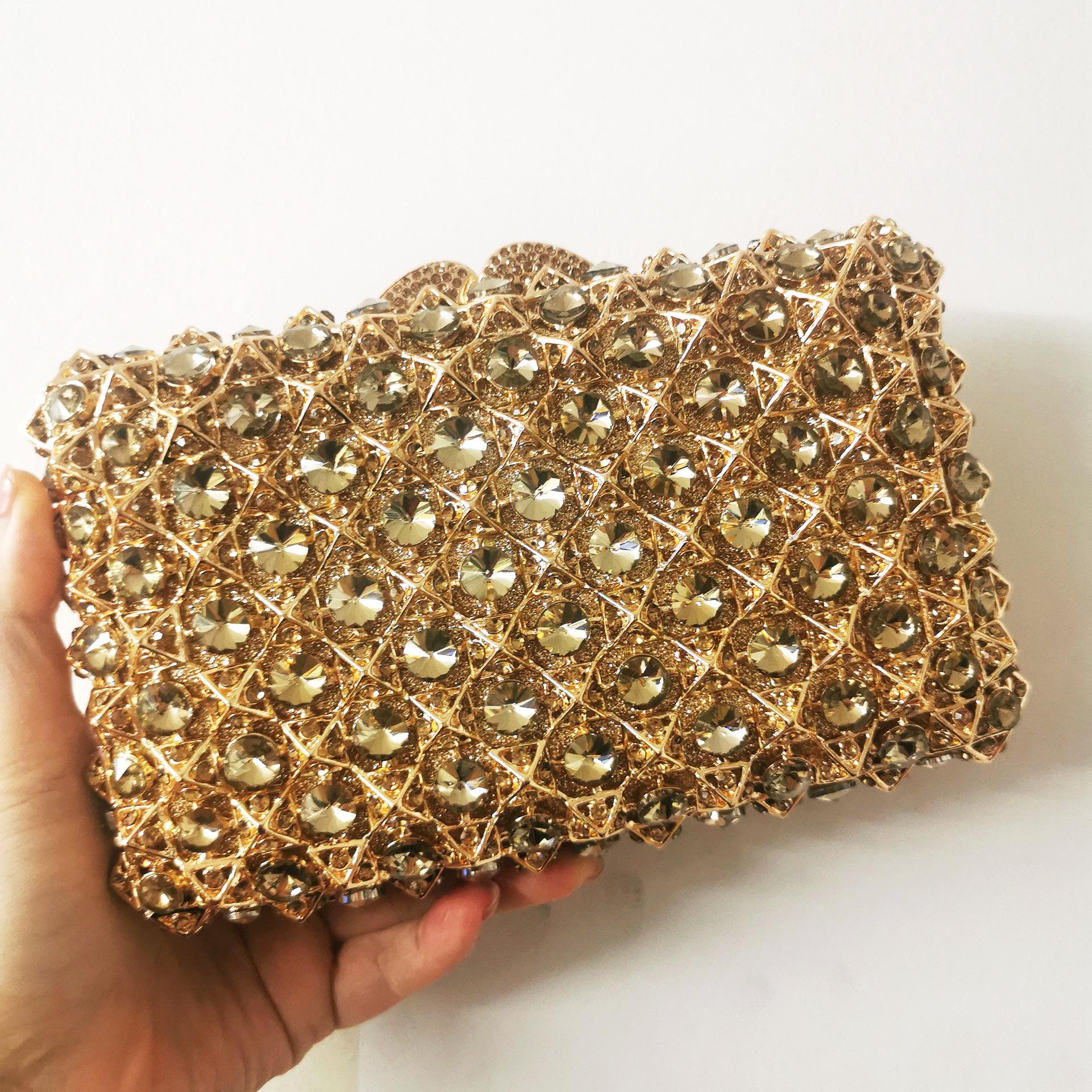 Big Rhinestone Evening Bag Stone Sparkling Women Wedding Party Clutch Prom Dinner Crystal Purses Diamond Formal Handbags 19cmX11.5cmX6cm золотой
Big Rhinestone Evening Bag Stone Sparkling Women Wedding Party Clutch Prom Dinner Crystal Purses Diamond Formal Handbags 19cmX11.5cmX6cm золотой