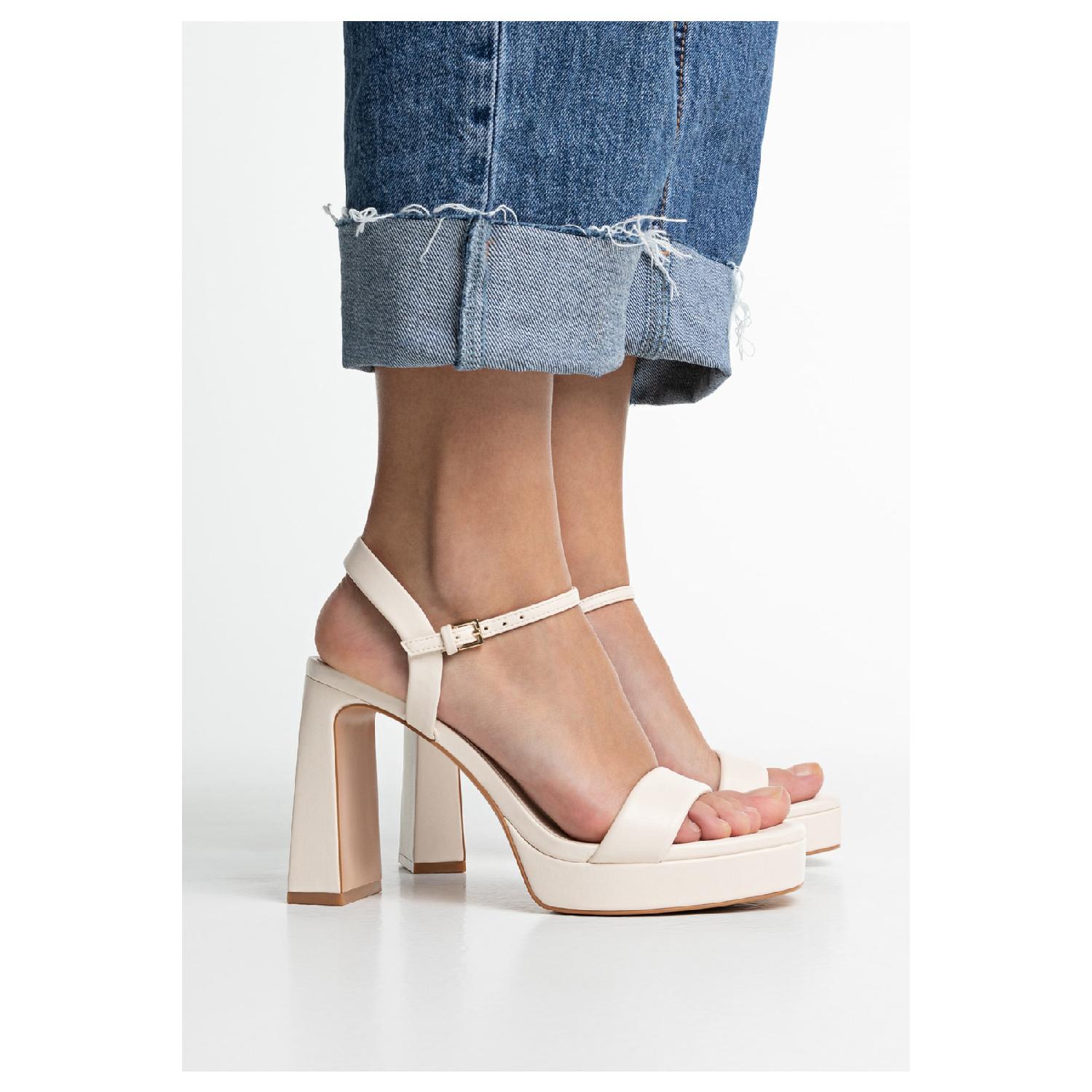 Босоножки на каблуке с платформой 34
Босоножки на каблуке с платформой 34