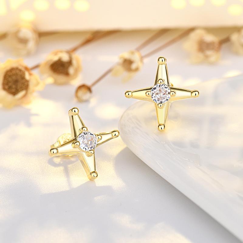 Серьги в виде четырехконечной звезды, серьги-иглы с бриллиантами, новые маленькие, простые и милые студенческие серьги для женщин
Серьги в виде четырехконечной звезды, серьги-иглы с бриллиантами, новые маленькие, простые и милые студенческие серьги для женщин