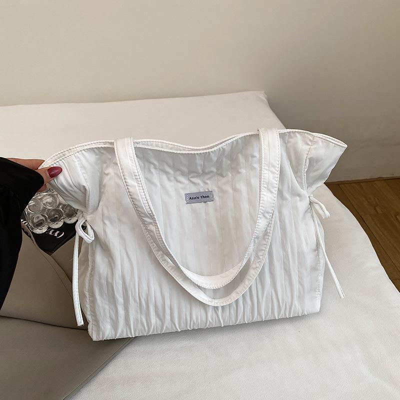 2025 autumn new large-capacity women s shoulder tote bag ins stylish simple striped casual underarm bag
2025 autumn new large-capacity women s shoulder tote bag ins stylish simple striped casual underarm bag