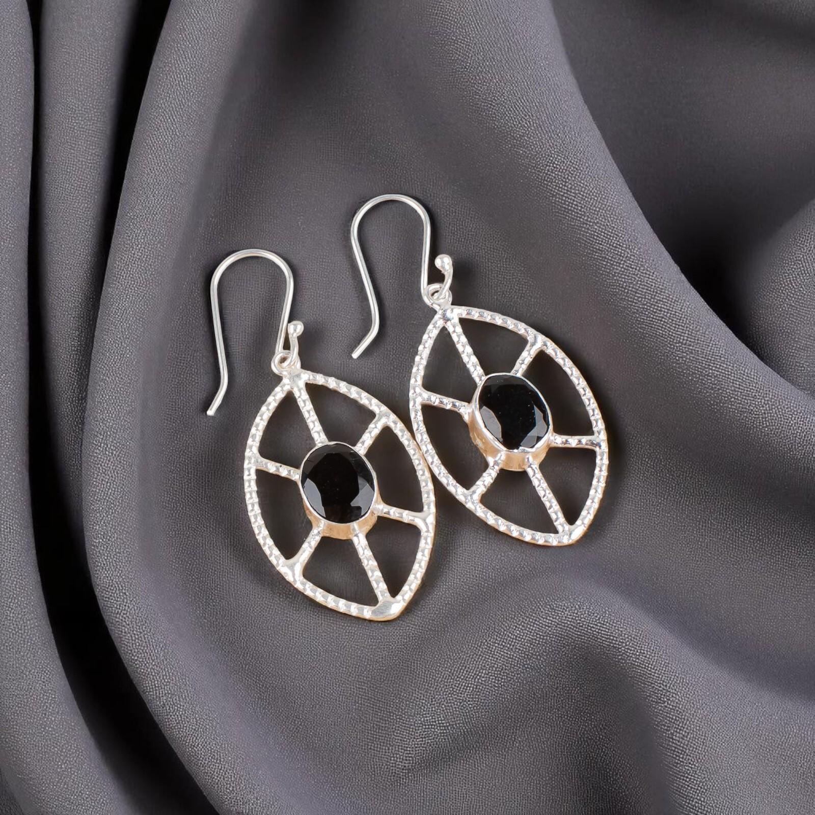 Black Onyx Gemstone 925 Sterling Silver Jewelry Handmade Dangle Earrings 2.00 EE-48-15
Black Onyx Gemstone 925 Sterling Silver Jewelry Handmade Dangle Earrings 2.00 EE-48-15