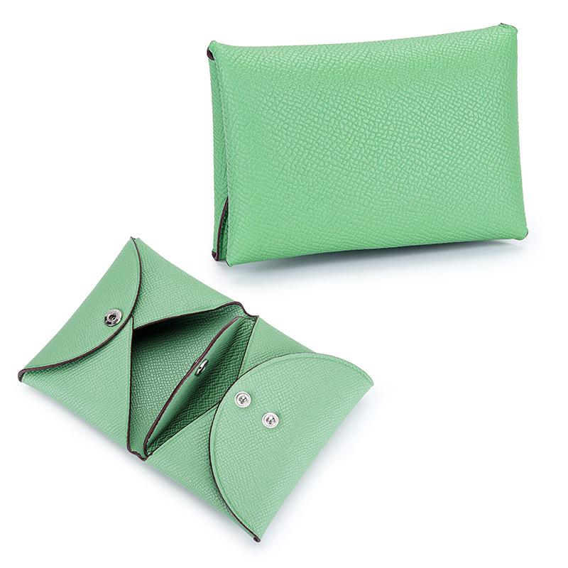 Дизайнерский портмоне из текстурированной натуральной кожи, роскошный брендовый стиль, визитницы для женщин, 2-кратный короткий кошелек из телячьей кожи с застежкой без логотипа
Дизайнерский портмоне из текстурированной натуральной кожи, роскошный брендовый стиль, визитницы для женщин, 2-кратный короткий кошелек из телячьей кожи с застежкой без логотипа