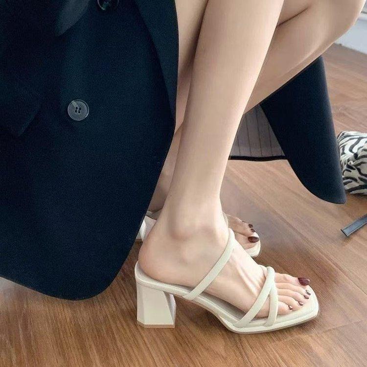 Thick heel square head one-word slippers women s new summer 2025 simple temperament small fragrant style high heel cool slippers 35 чёрный
Thick heel square head one-word slippers women s new summer 2025 simple temperament small fragrant style high heel cool slippers 35 чёрный