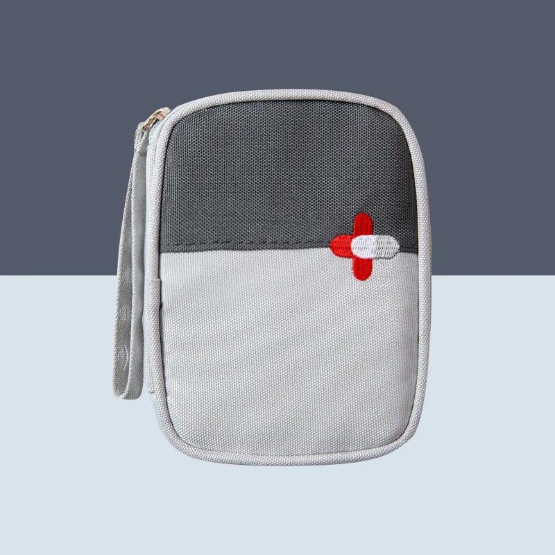 1pc Medicine Storage Bag Camping Outdoor Travel First Aid Kit Medicine Bags Organizer Emergency Survival Bag Pill Case 14x10.5cm темно-серого
1pc Medicine Storage Bag Camping Outdoor Travel First Aid Kit Medicine Bags Organizer Emergency Survival Bag Pill Case 14x10.5cm темно-серого