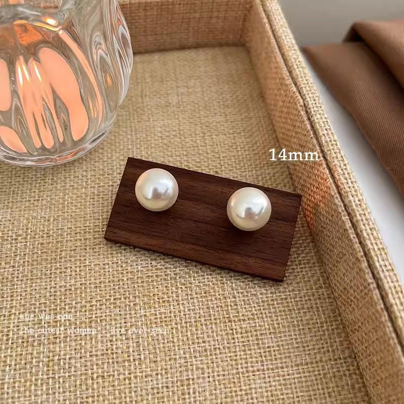 High-Quality Pearl Stud Earrings: Luxurious, Versatile, Niche Design
High-Quality Pearl Stud Earrings: Luxurious, Versatile, Niche Design