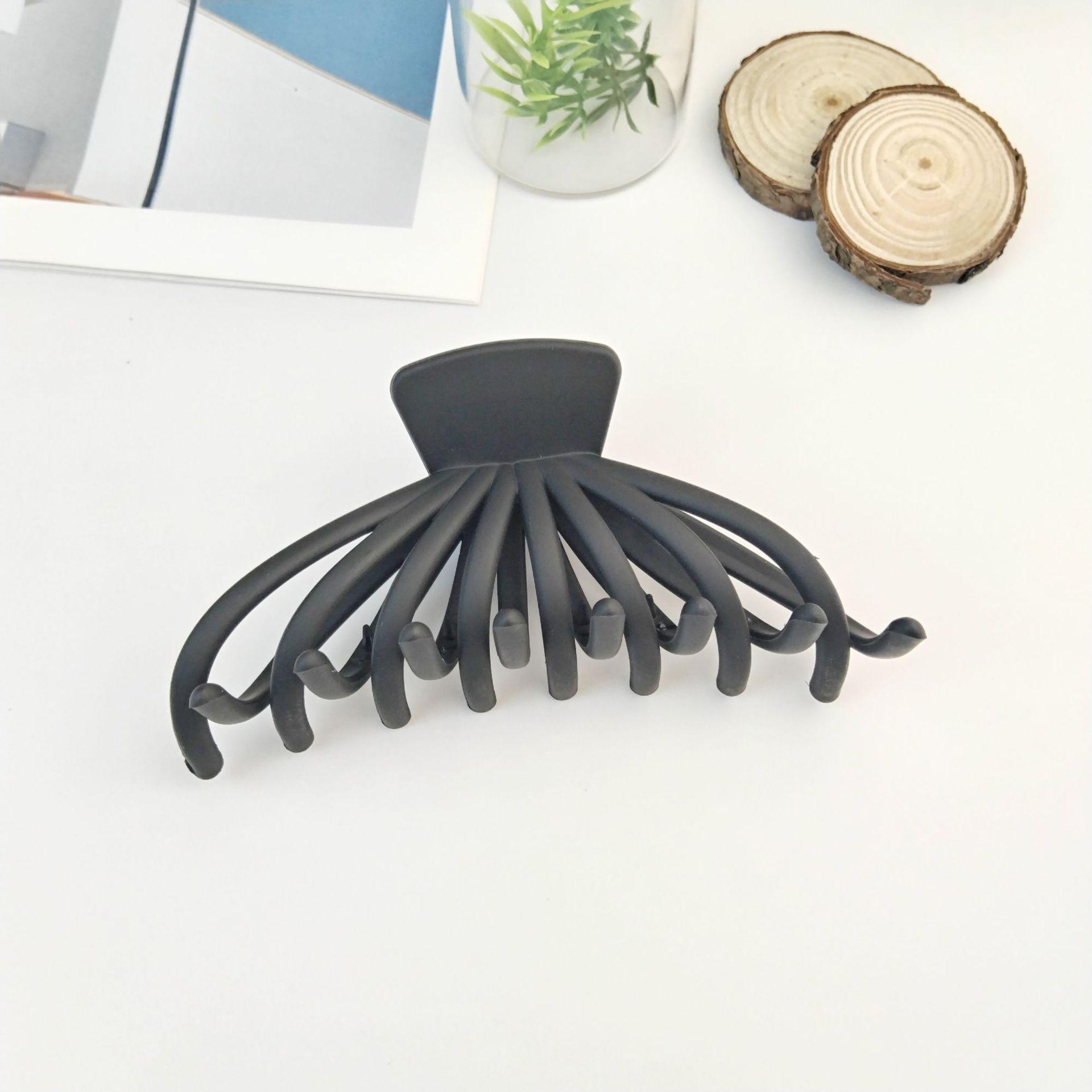 Matte 12CM Extra Large Rectangle Hair Claw Clip for Women s Updos - Simple Shark Hair Accessory
Matte 12CM Extra Large Rectangle Hair Claw Clip for Women s Updos - Simple Shark Hair Accessory