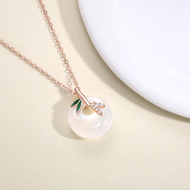 Бамбуковый халцедон защитная пряжка ожерелье женское Гочао новый китайский нишевый изысканный ретро универсальное ожерелье женское
Бамбуковый халцедон защитная пряжка ожерелье женское Гочао новый китайский нишевый изысканный ретро универсальное ожерелье женское