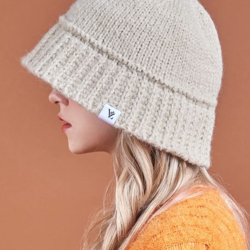 VARZAR Monogram Label Wool Knit Bucket Hat Beige FREE
VARZAR Monogram Label Wool Knit Bucket Hat Beige FREE