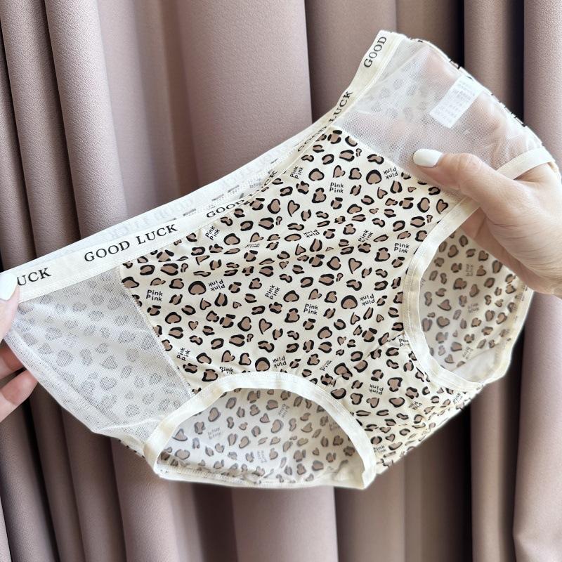 Женское весенне-летнее нижнее белье из ледяного шелка с принтом букв и обернутой средней талией XL бежевый
Женское весенне-летнее нижнее белье из ледяного шелка с принтом букв и обернутой средней талией XL бежевый